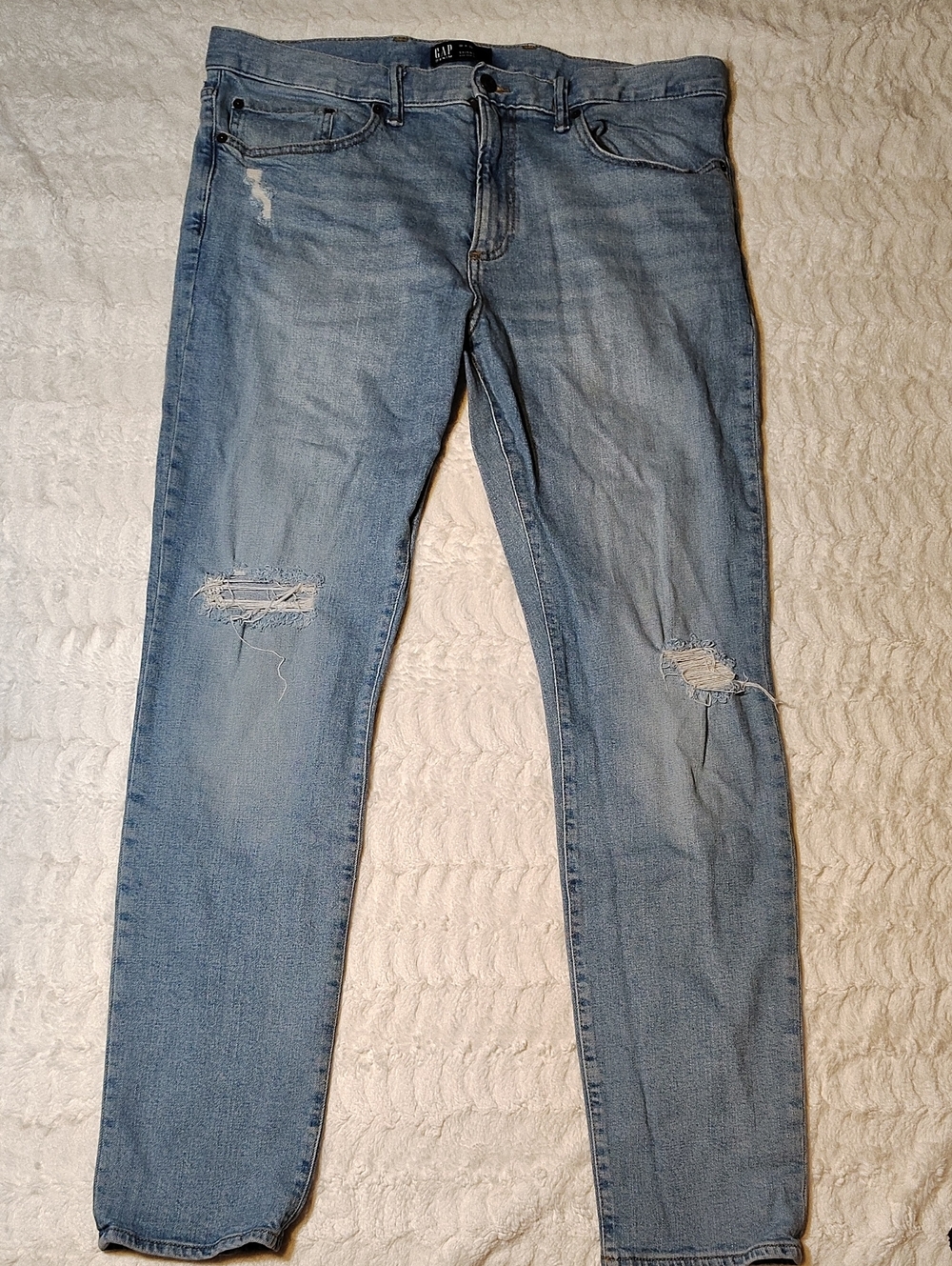 GAP Men's Light Wash Slim Straight Jeans with Knee Distress